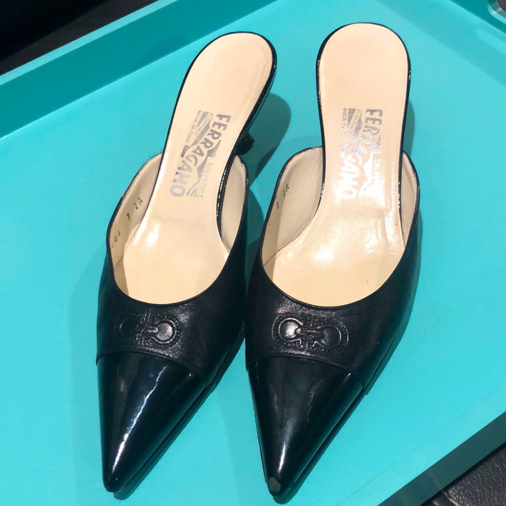 Salvatore Ferragamo Florence Black Pointed Shoes original brand